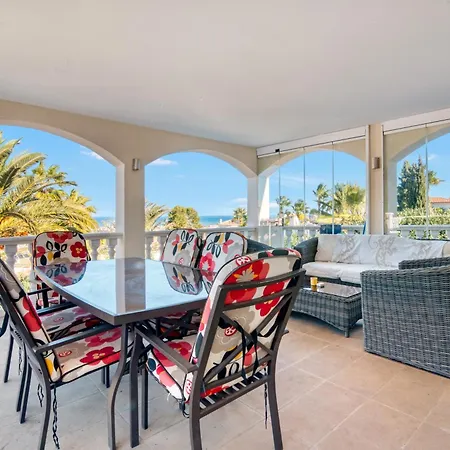 Melodie Delfin Denia